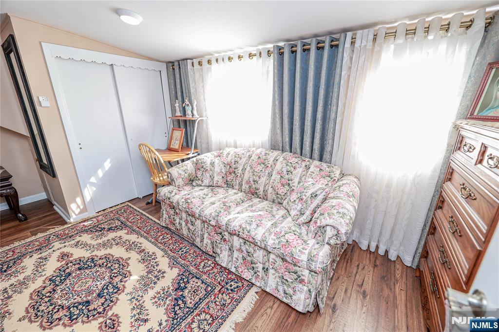 property viewer photo 23