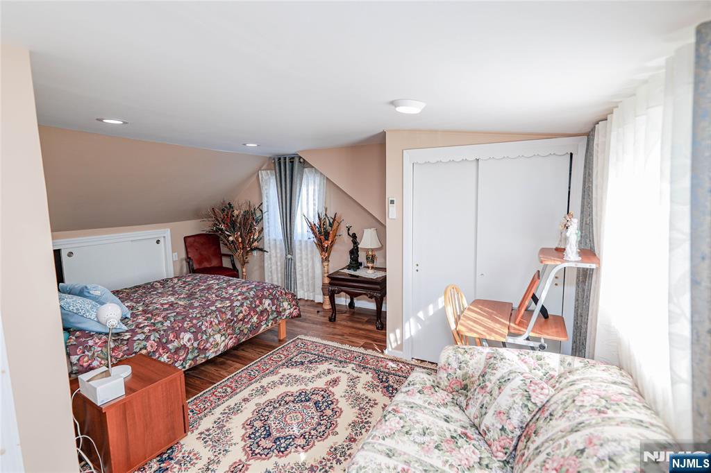 property viewer photo 24