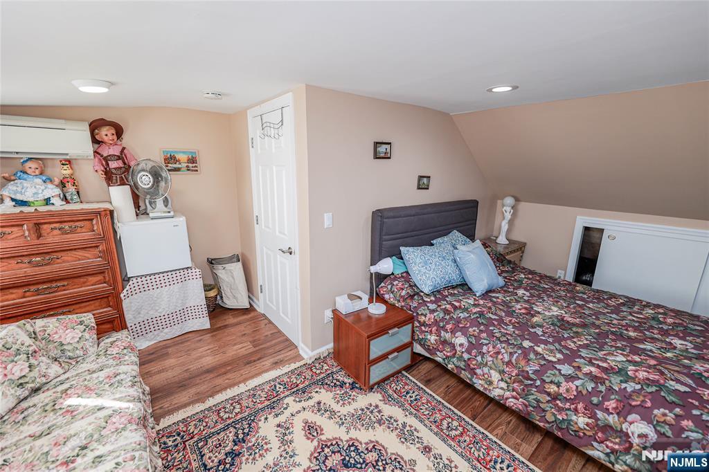 property viewer photo 25