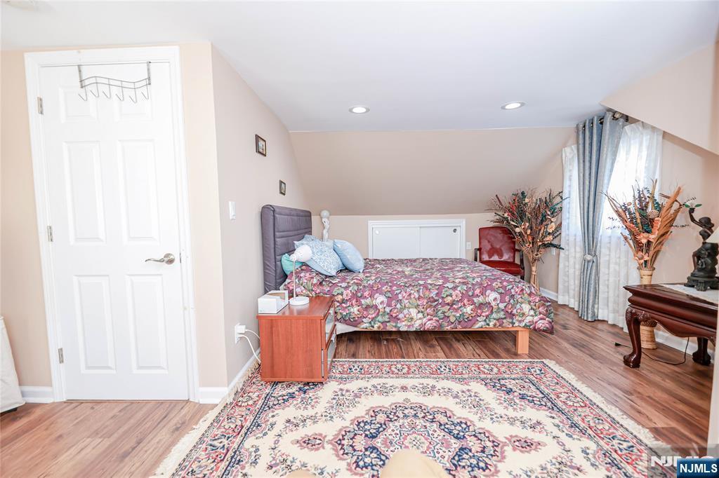 property viewer photo 28