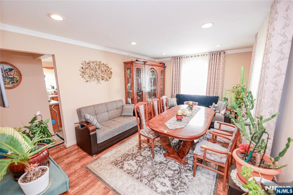 property viewer photo 3
