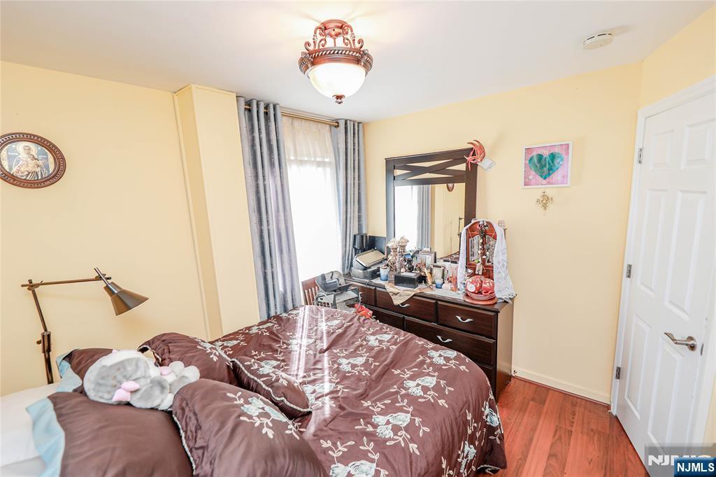 property viewer photo 32