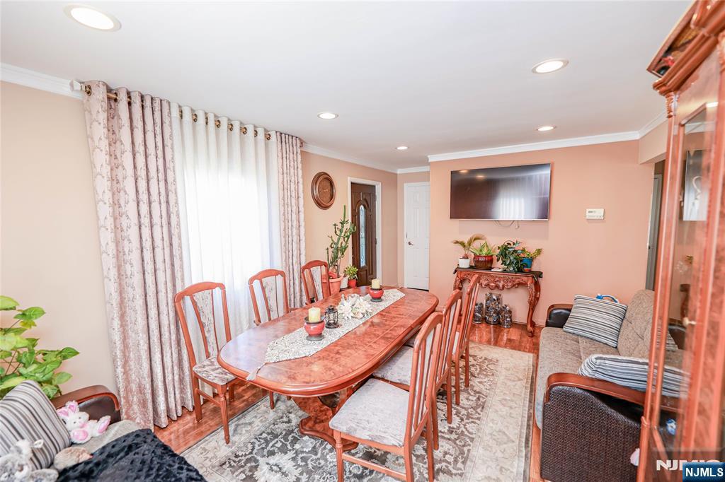 property viewer photo 4