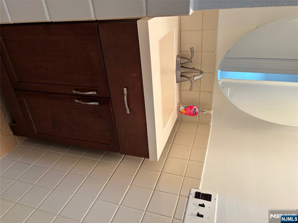 property viewer photo 9