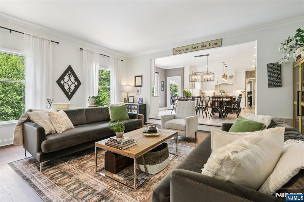 property viewer photo 4