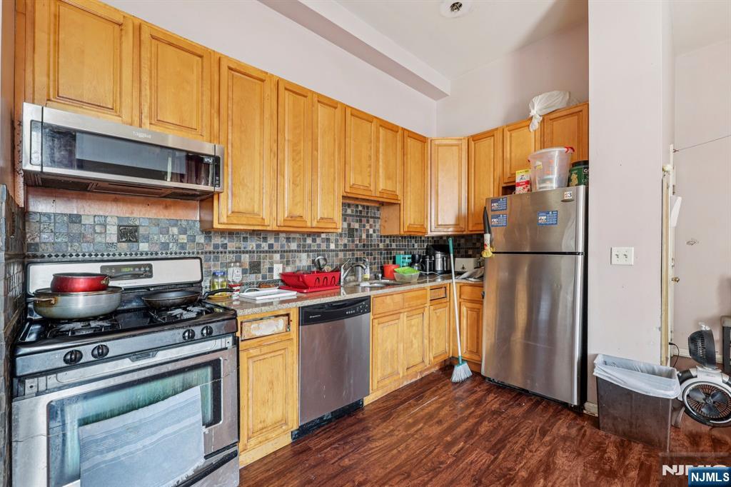main property photo 7