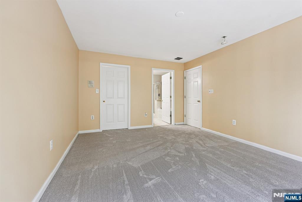 property viewer photo 16