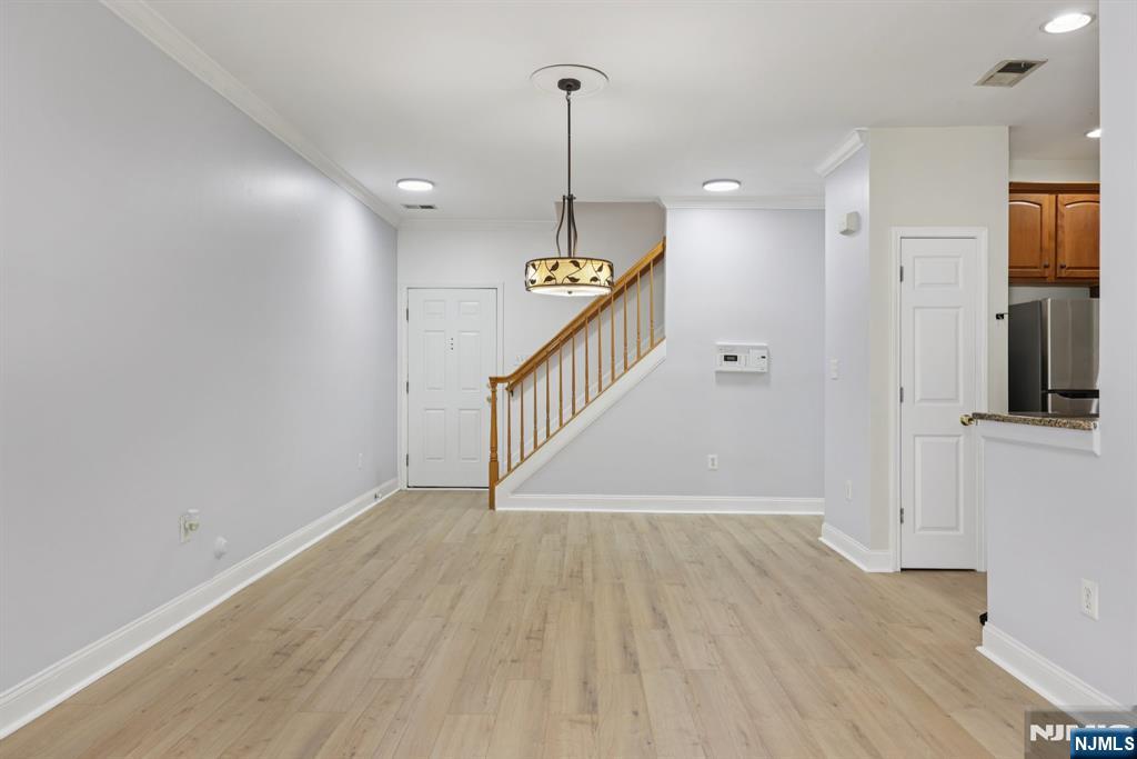 property viewer photo 3