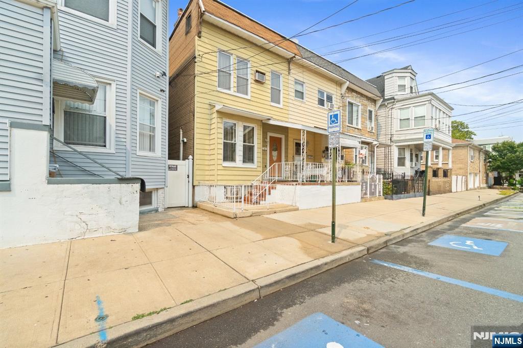 property viewer photo 1