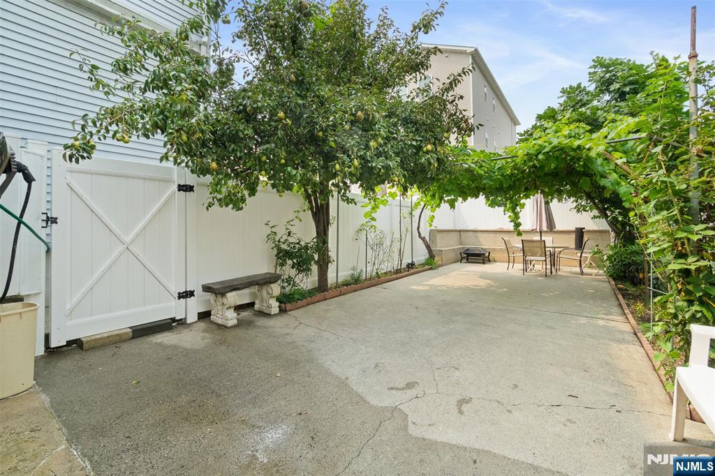 property viewer photo 24