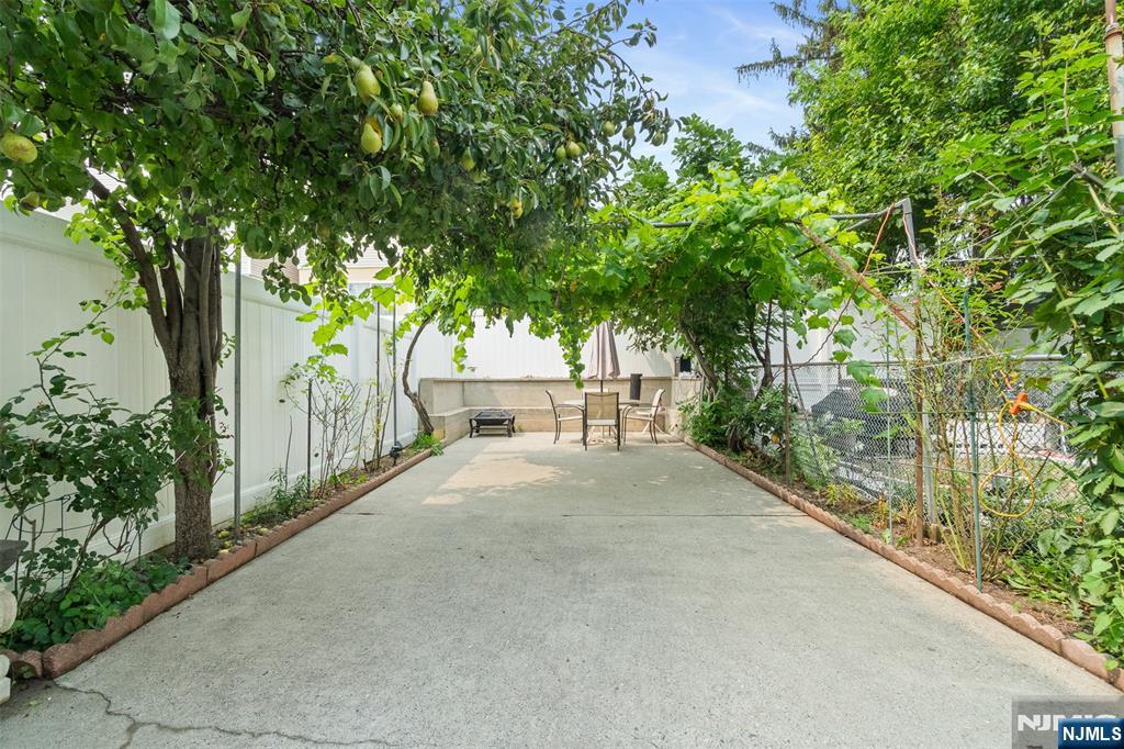 property viewer photo 25