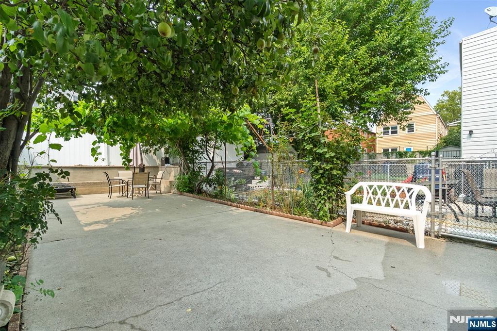 property viewer photo 26