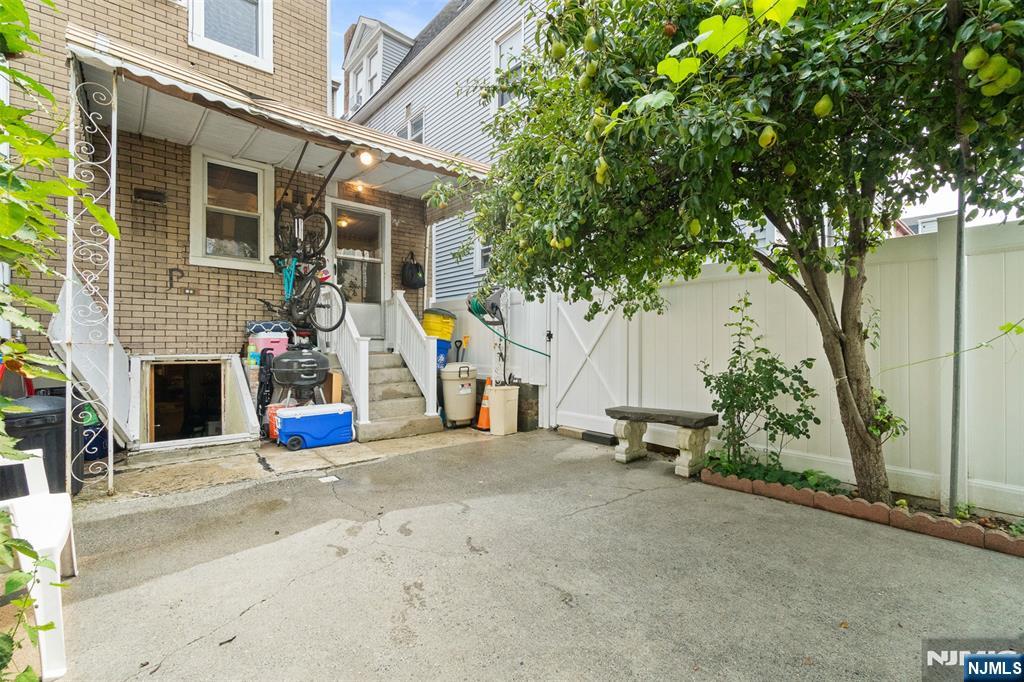 property viewer photo 27