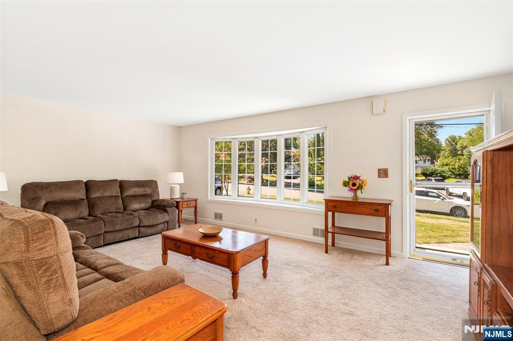property viewer photo 3