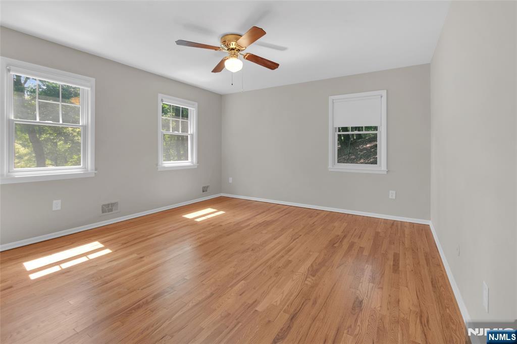 property viewer photo 18