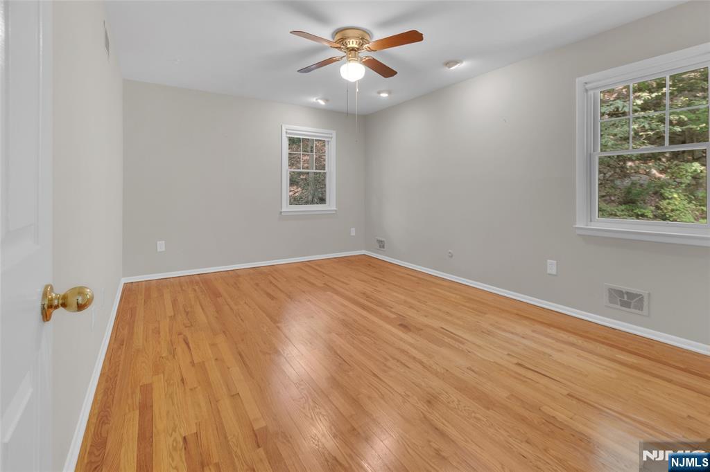 property viewer photo 19