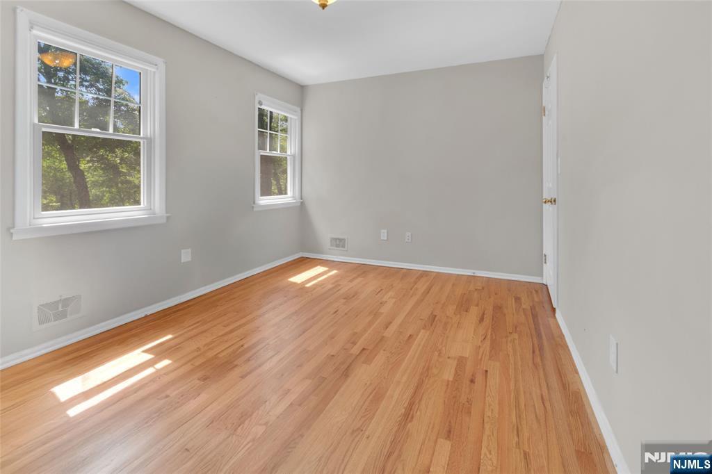 property viewer photo 20