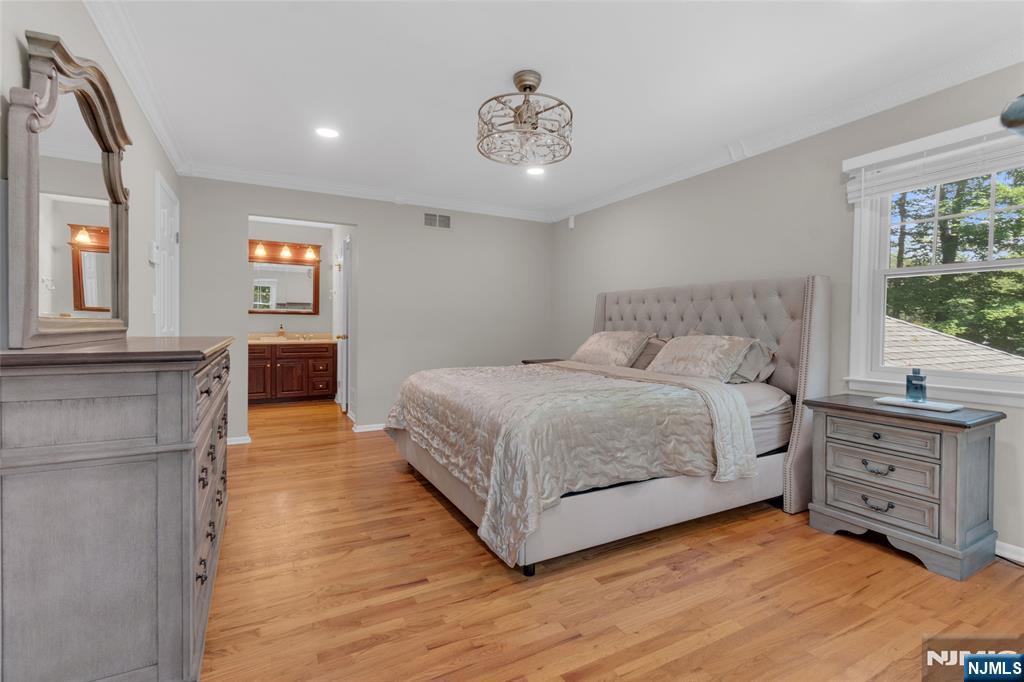 property viewer photo 24