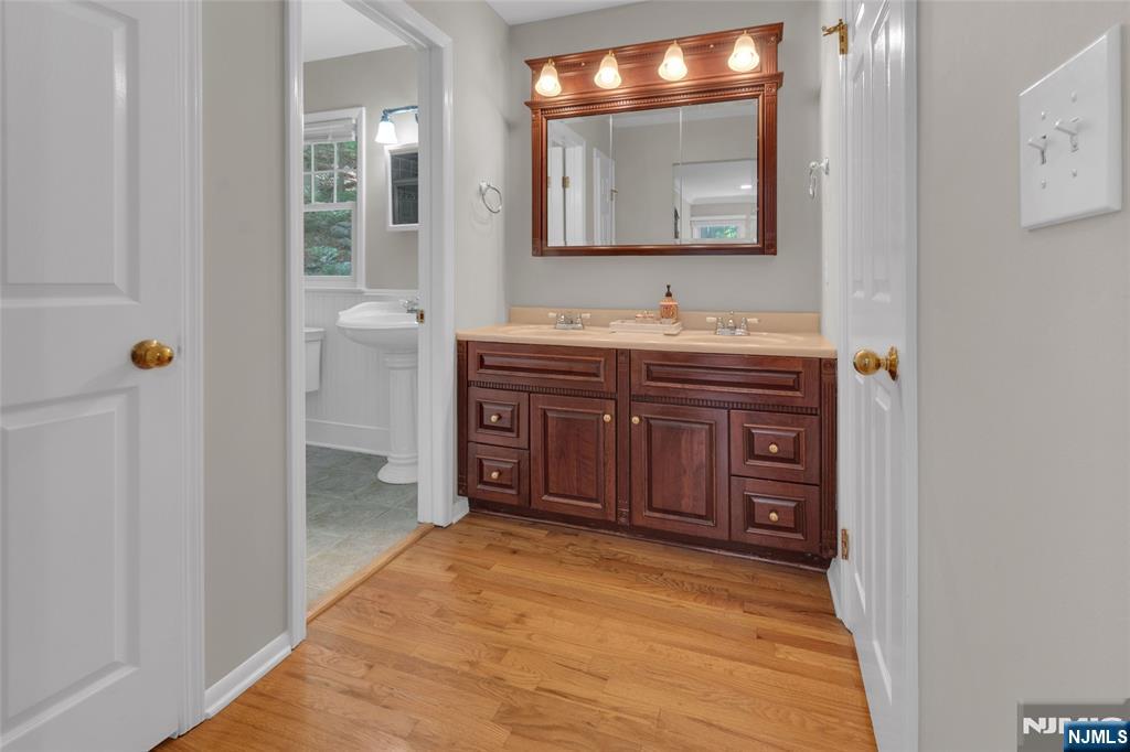 property viewer photo 25