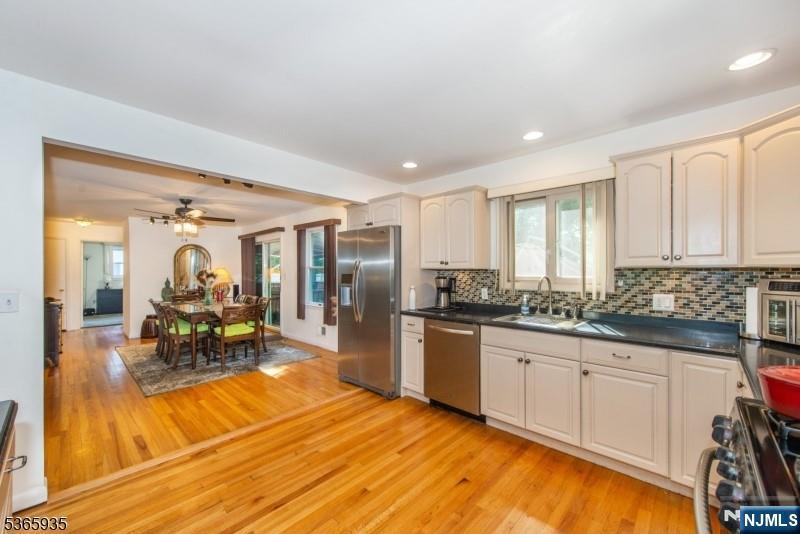 property viewer photo 10