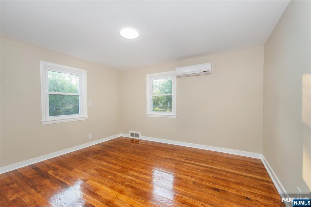 property viewer photo 12