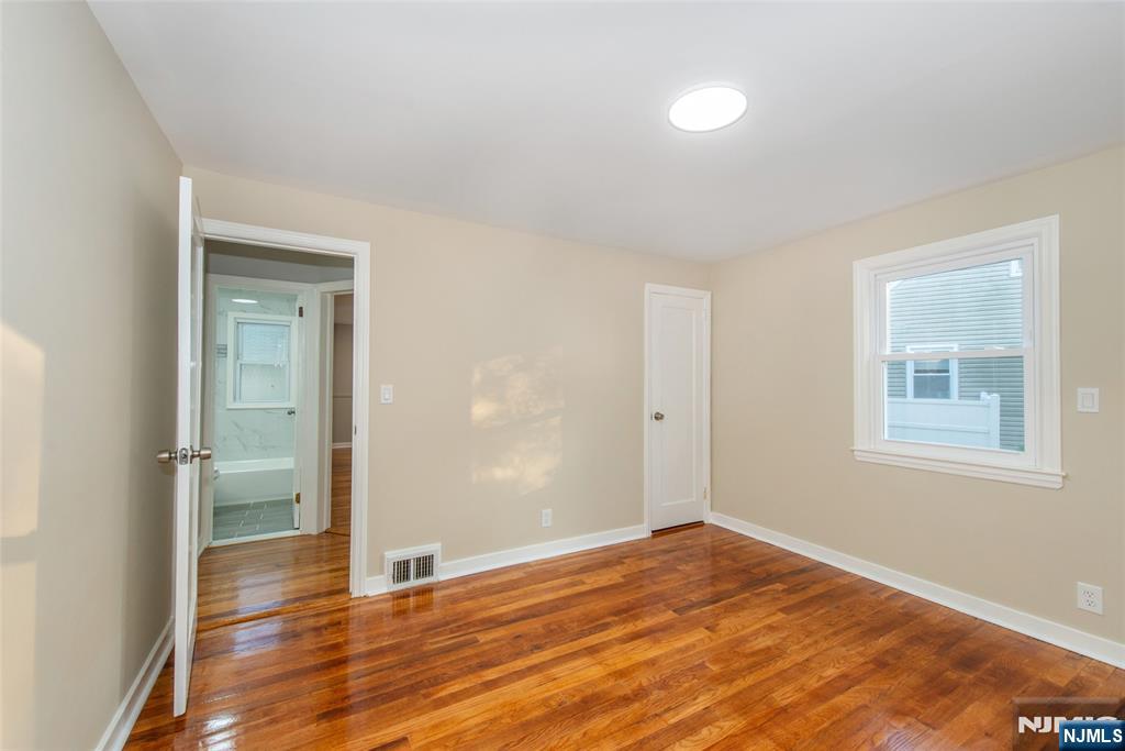 property viewer photo 13