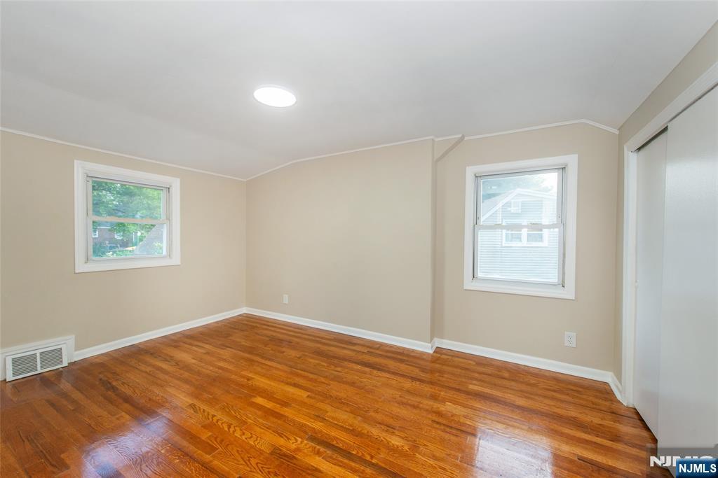 property viewer photo 18