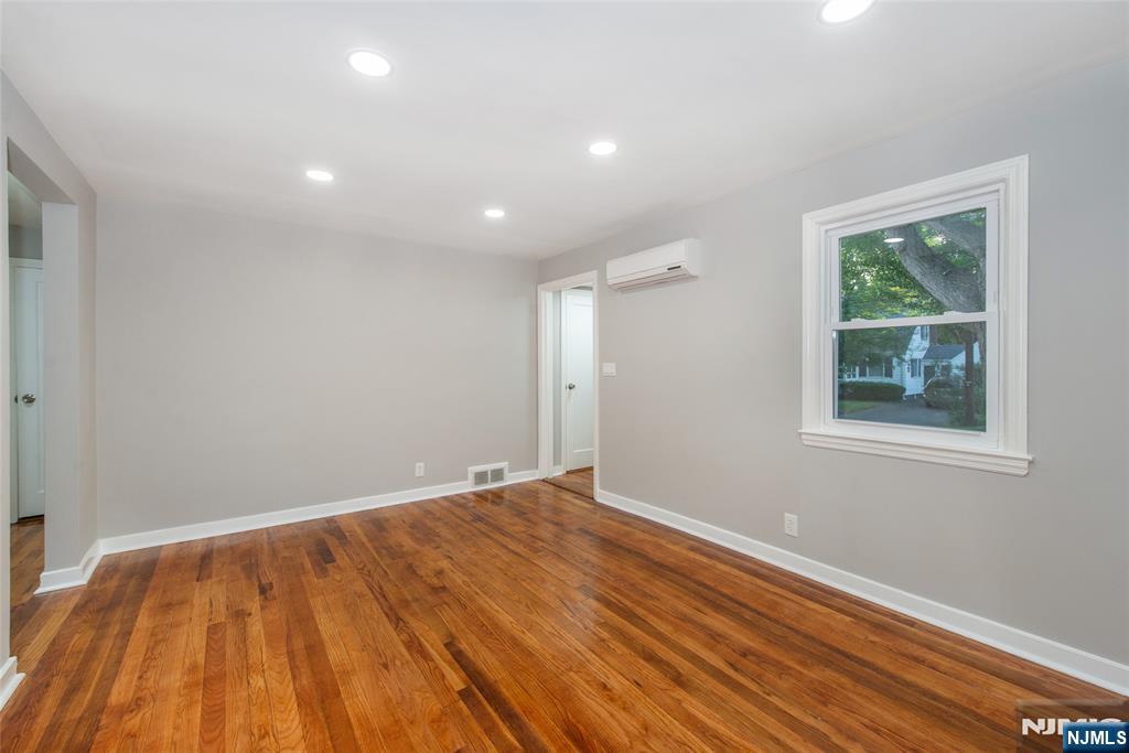 property viewer photo 5