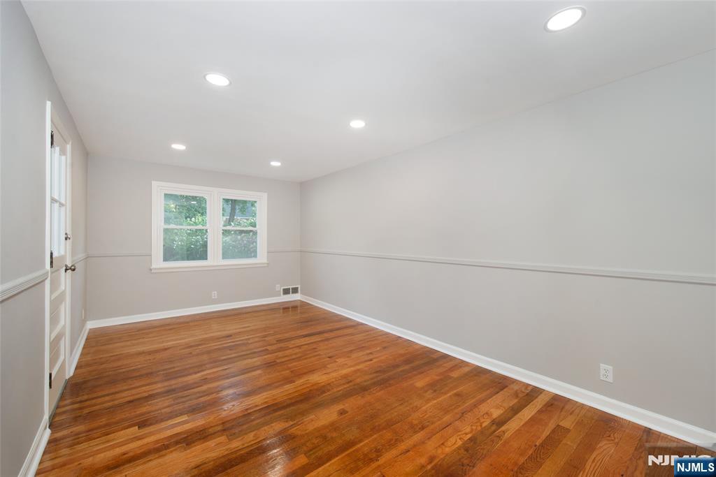 property viewer photo 9