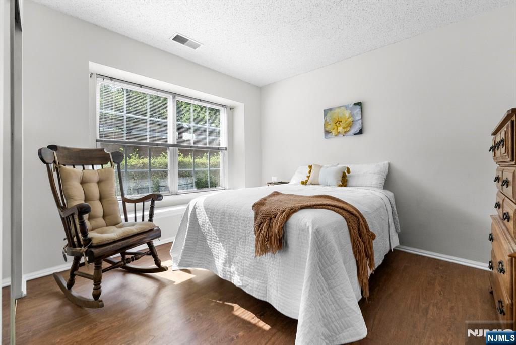 property viewer photo 25