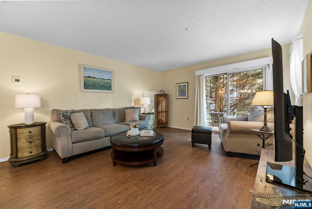property viewer photo 5