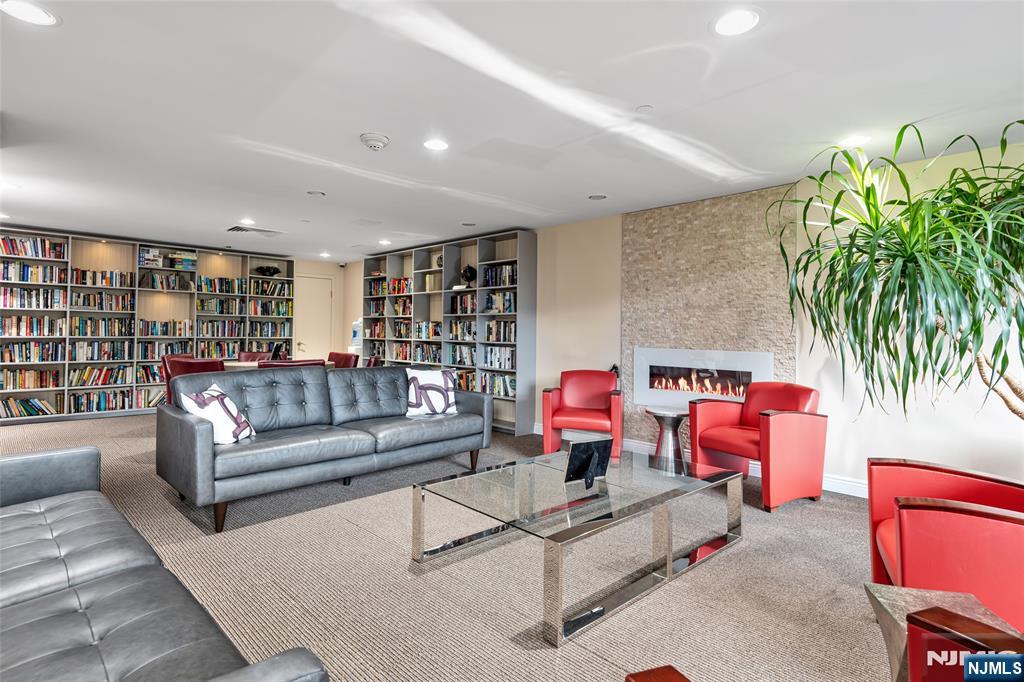 property viewer photo 13