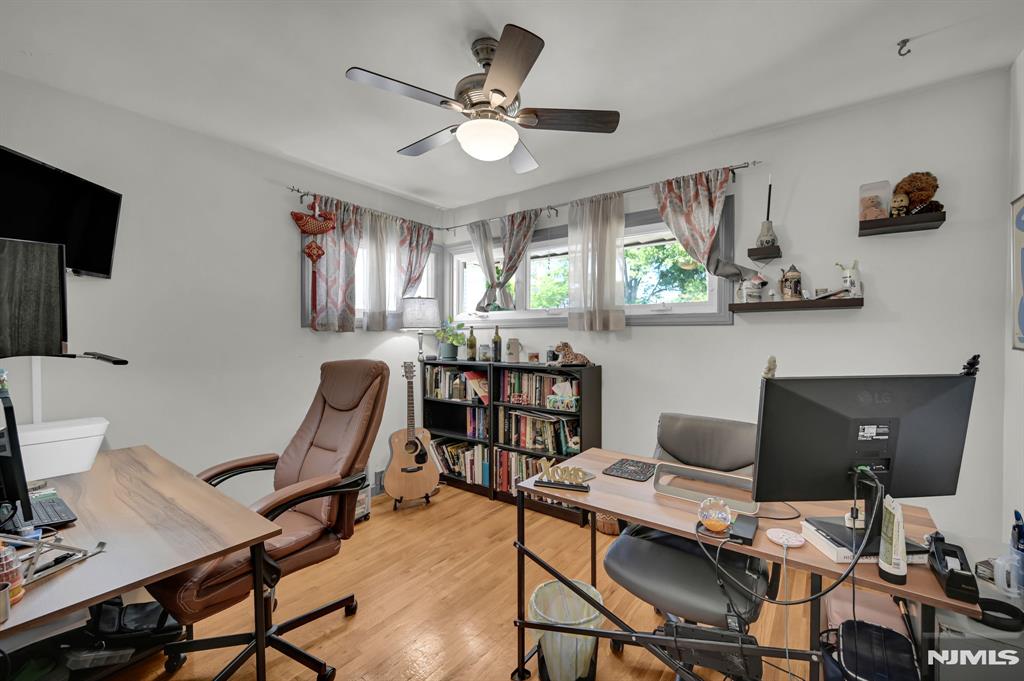 property viewer photo 10