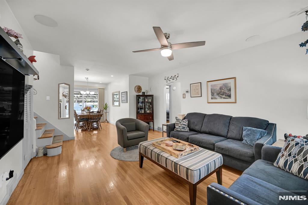 property viewer photo 4