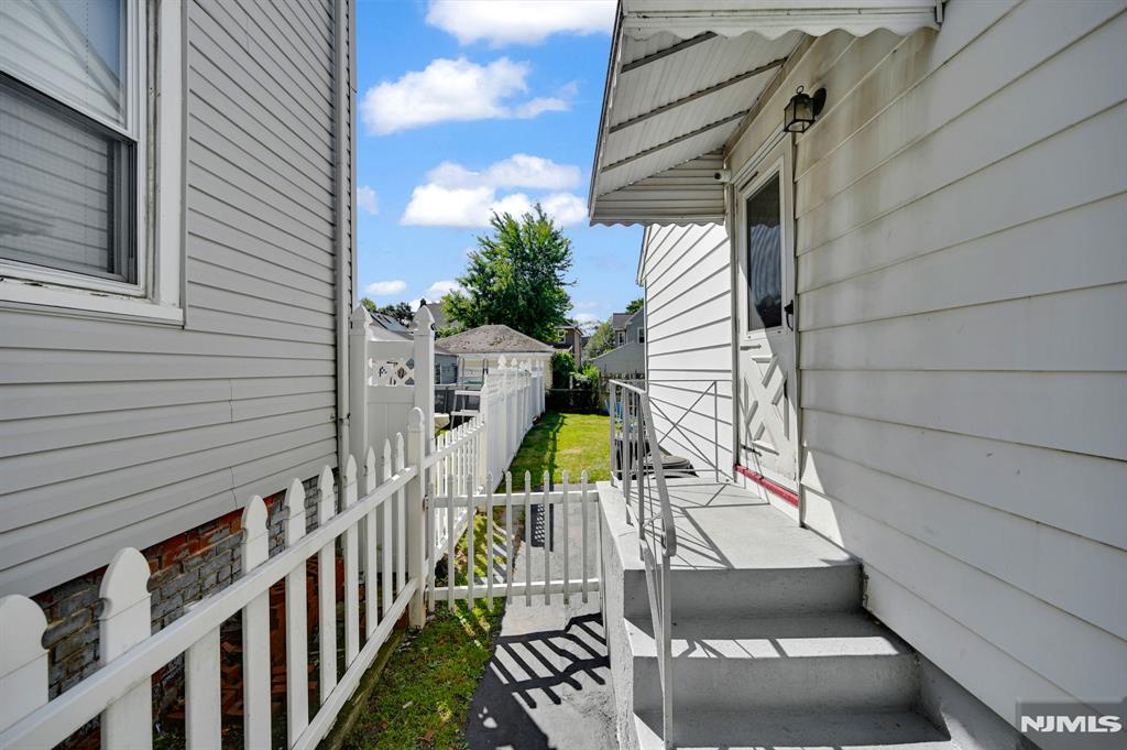 property viewer photo 44