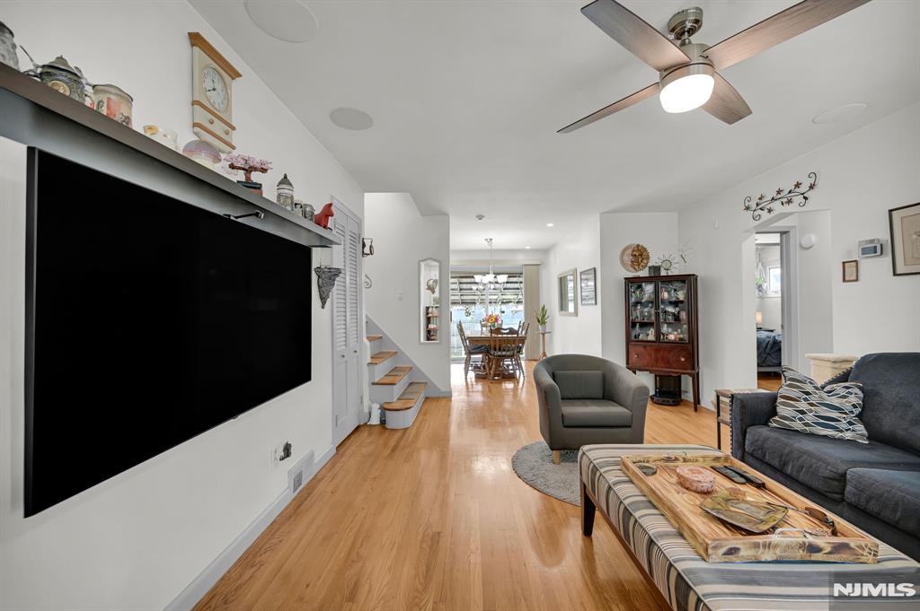 property viewer photo 5