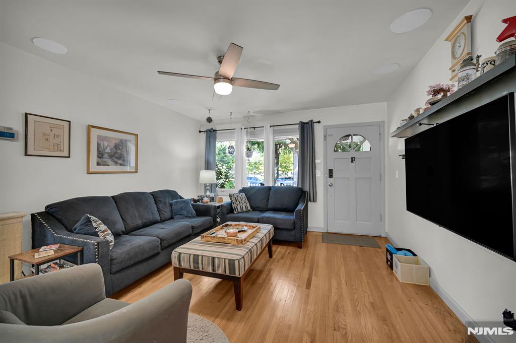 property viewer photo 6