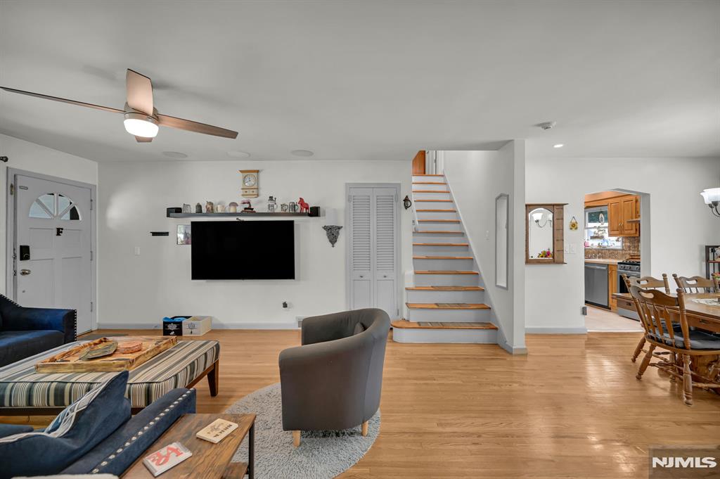 property viewer photo 8