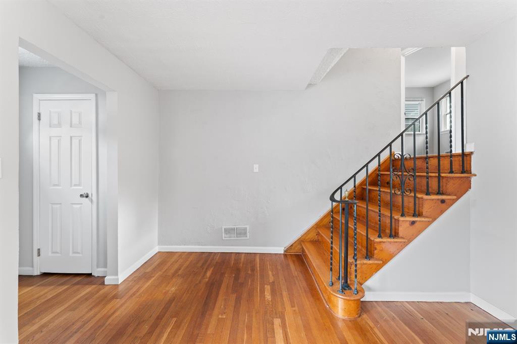 property viewer photo 14
