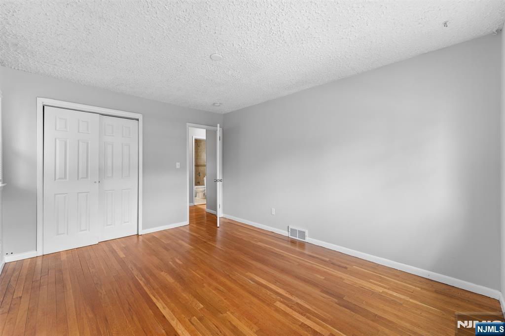 property viewer photo 19
