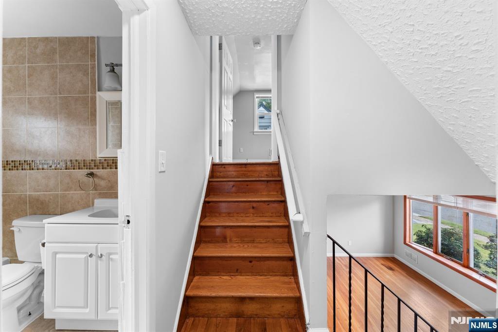 property viewer photo 20