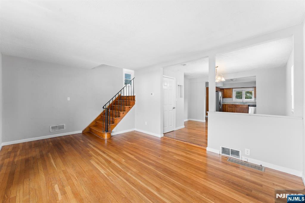property viewer photo 6