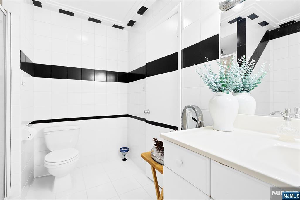 property viewer photo 16