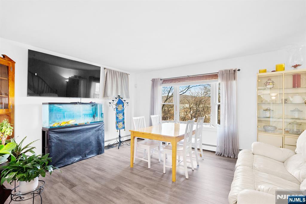 property viewer photo 4