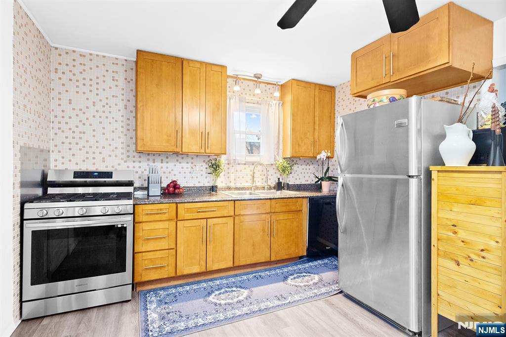 property viewer photo 7