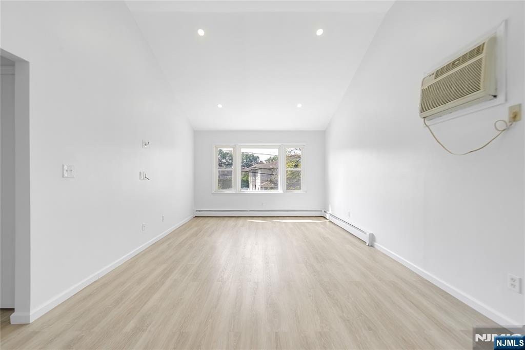 property viewer photo 7