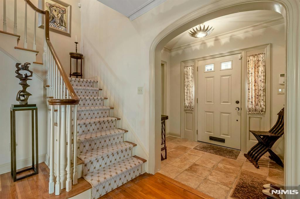 property viewer photo 1