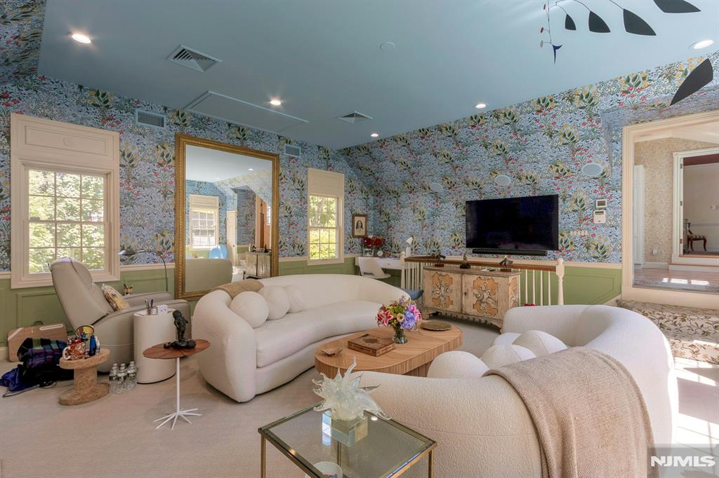 property viewer photo 10