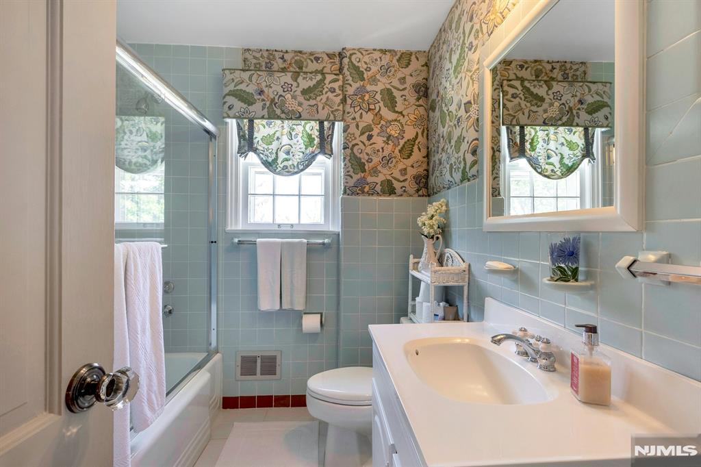 property viewer photo 18