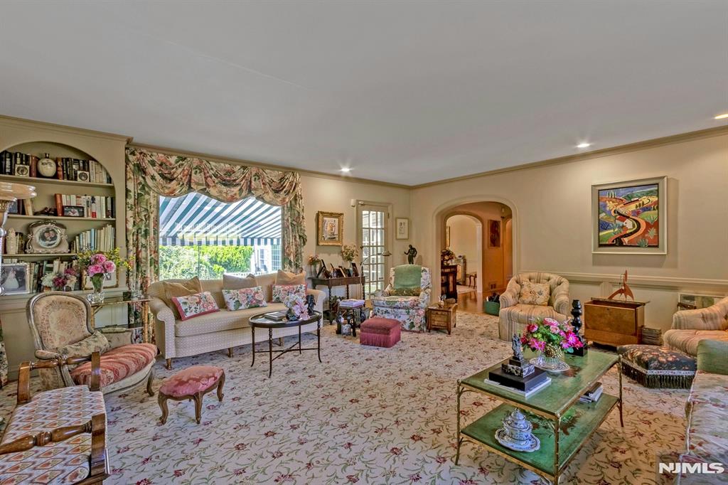 property viewer photo 3